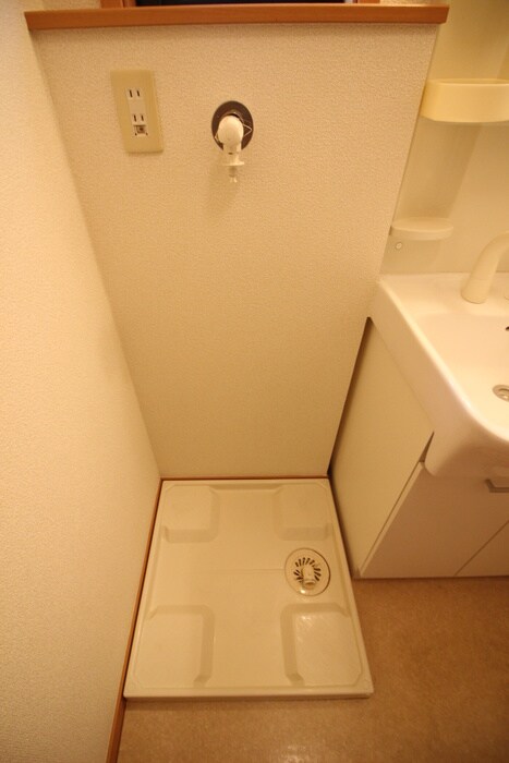 物件内観写真14　(洗濯機置場)