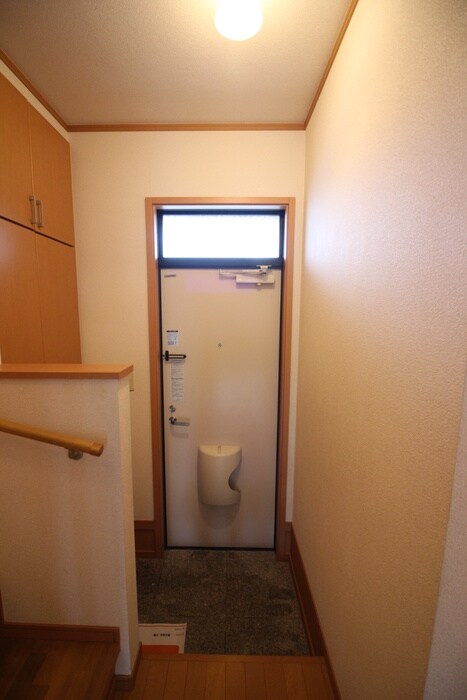 物件内観写真16　(玄関)