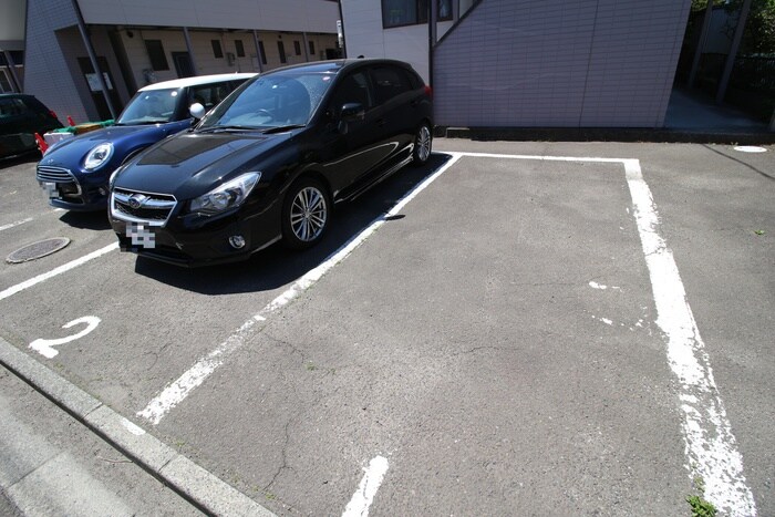 物件外観写真4　(駐車場)