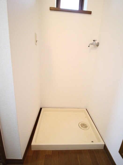 物件内観写真15　(洗濯機置場)