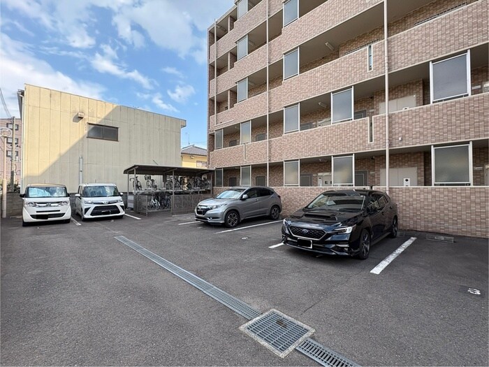 物件外観写真5　(駐車場)