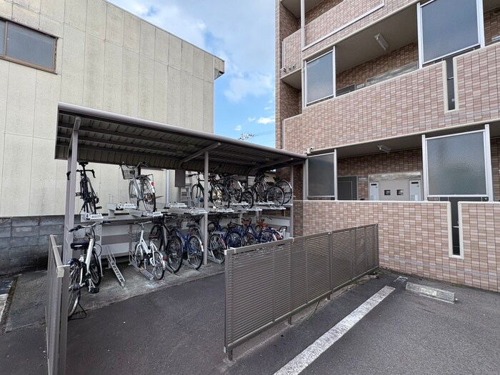 物件外観写真6　(駐輪場)
