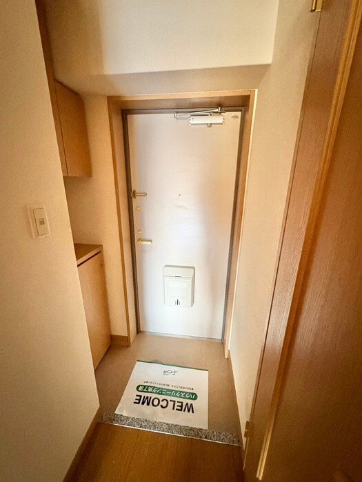 物件内観写真12　(玄関)