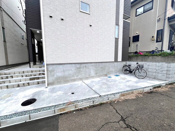 物件外観写真3　(駐輪場)