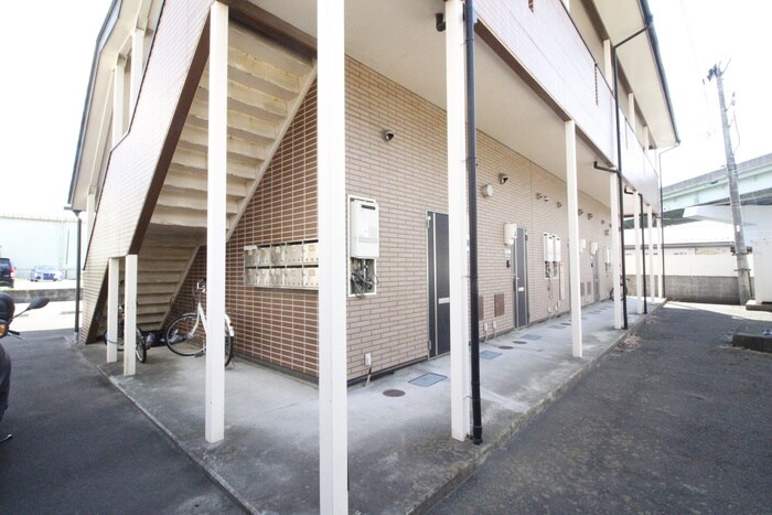 物件外観写真5　(エントランス部分)