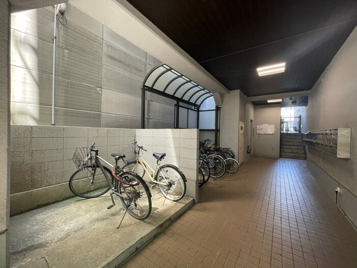 物件外観写真3　(エントランス部分)