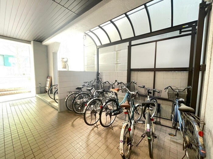 物件外観写真6　(駐輪場)