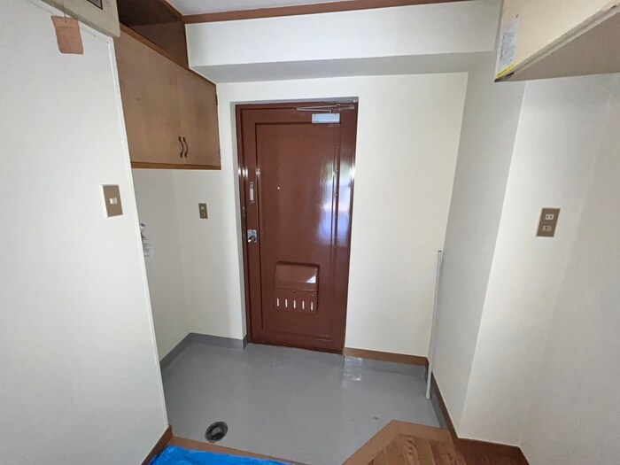 物件内観写真16　(玄関)