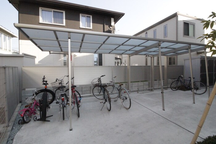 物件外観写真4　(駐輪場)
