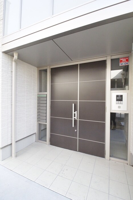 物件外観写真6　(エントランス部分)