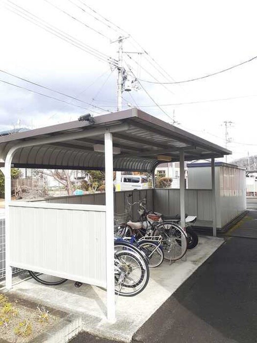 物件外観写真3　(駐輪場)