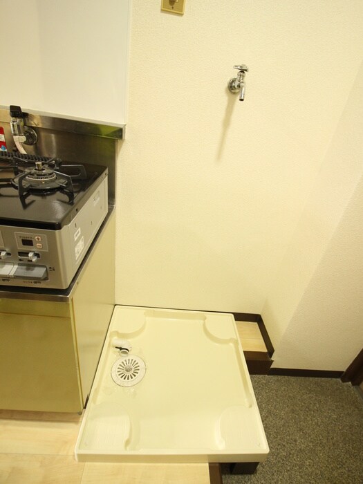 物件内観写真16　(洗濯機置場)