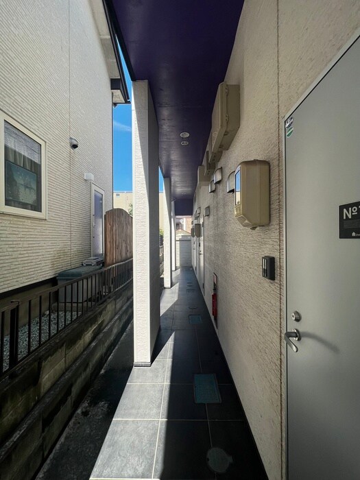 物件外観写真5　(エントランス部分)