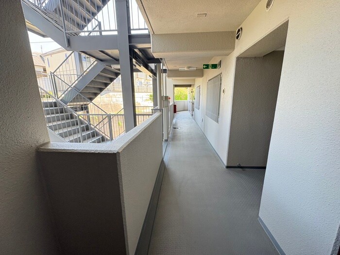 物件外観写真4　(エントランス部分)