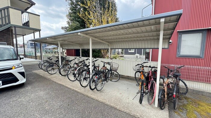 物件外観写真3　(駐輪場)