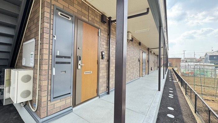 物件外観写真6　(エントランス部分)