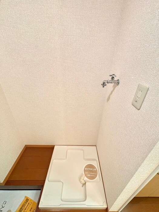 物件内観写真16　(洗濯機置場)