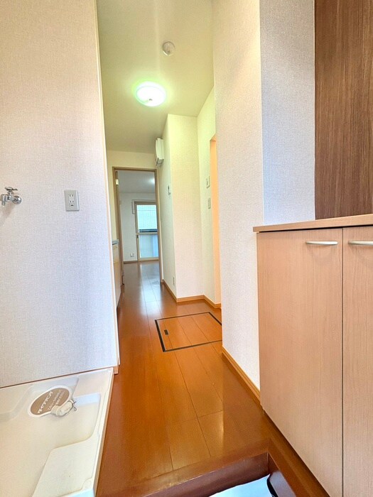 物件内観写真17　(廊下)