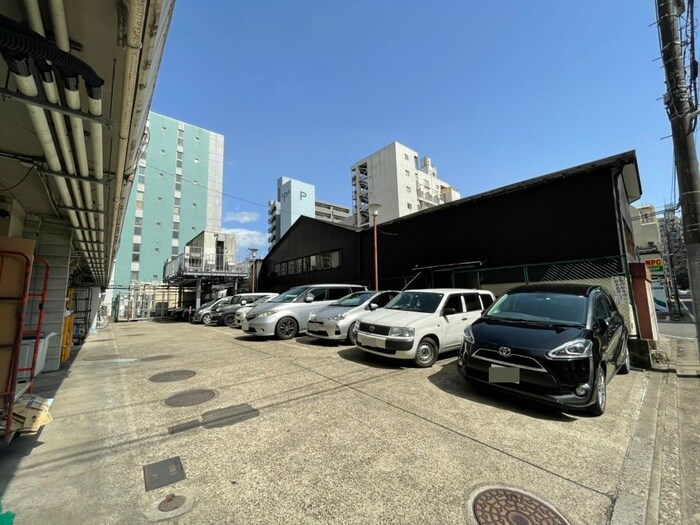 物件外観写真3　(駐車場)