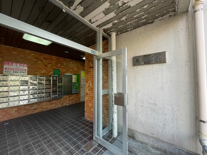 物件外観写真4　(エントランス部分)