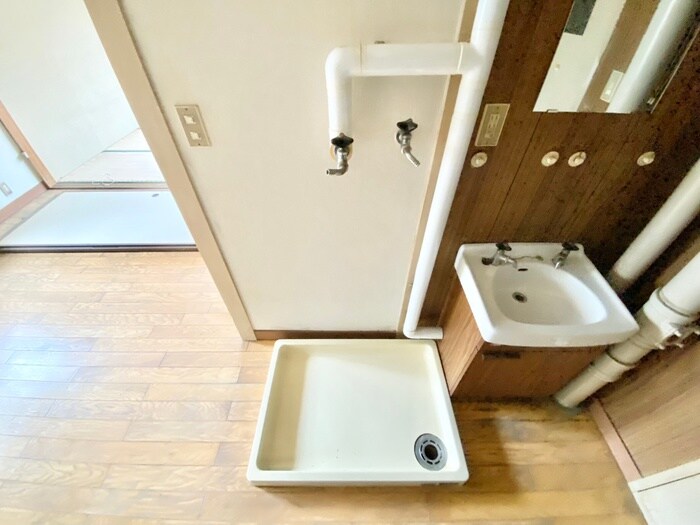 物件内観写真16　(洗濯機置場)