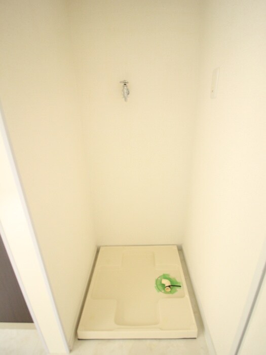 物件内観写真18　(洗濯機置場)