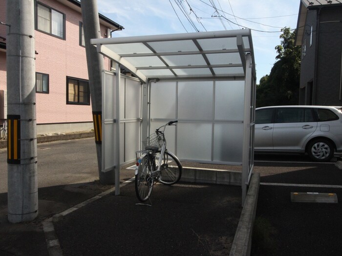 物件外観写真4　(駐輪場)