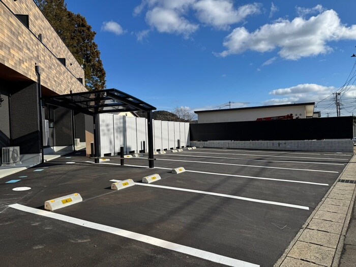 物件外観写真3　(駐車場)