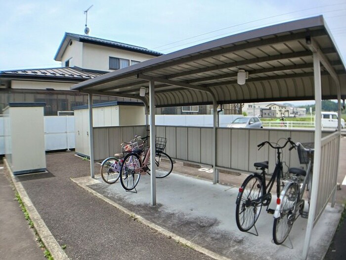 物件外観写真3　(駐輪場)