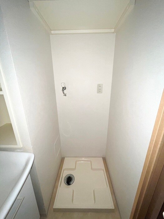 物件内観写真14　(洗濯機置場)