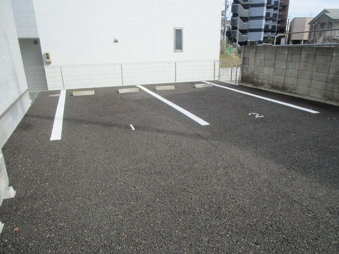 物件外観写真2　(駐車場)