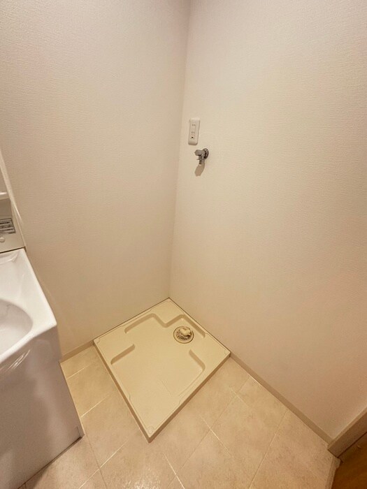 物件内観写真16　(洗濯機置場)