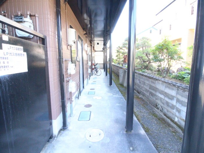 物件外観写真4　(エントランス部分)