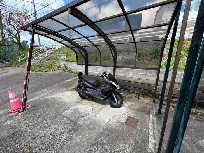 物件外観写真4　(駐輪場)
