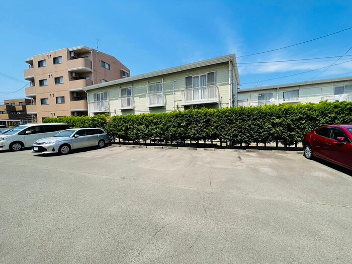 物件外観写真2　(駐車場)