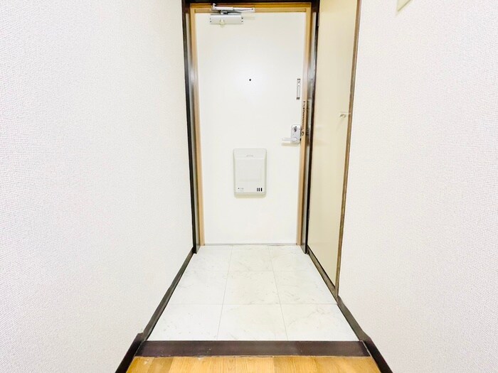 物件内観写真15　(玄関)