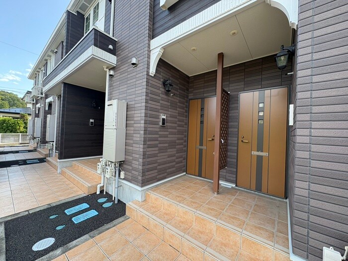 物件外観写真3　(エントランス部分)