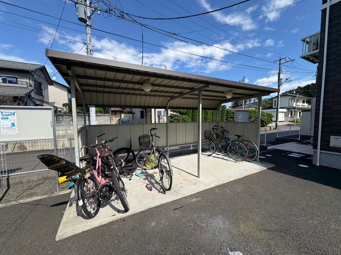 物件外観写真4　(駐輪場)