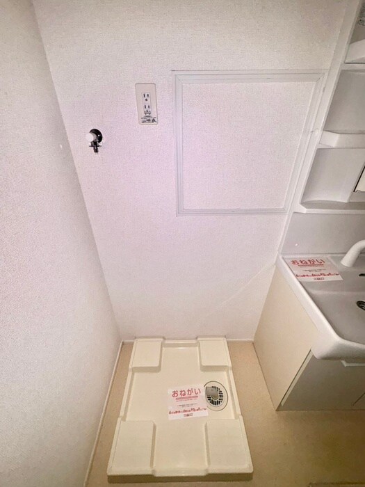 物件内観写真16　(洗濯機置場)