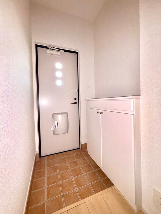 物件内観写真18　(玄関)