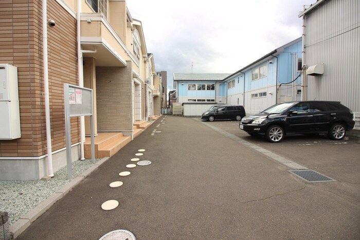 物件外観写真2　(駐車場)