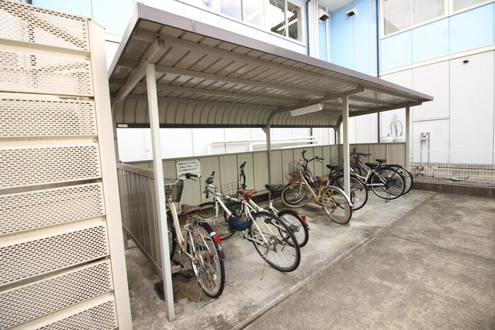 物件外観写真4　(駐輪場)