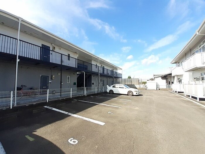 物件外観写真2　(駐車場)