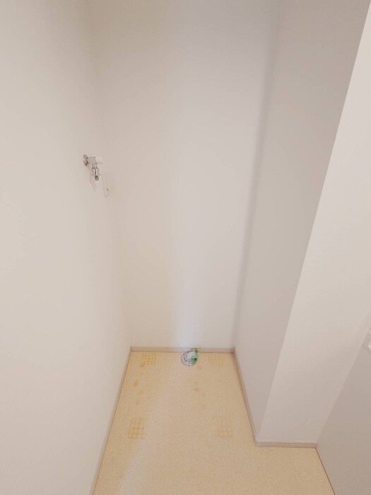 物件内観写真13　(洗濯機置場)