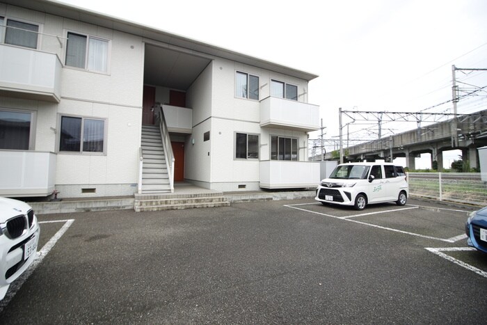 物件外観写真2　(駐車場)