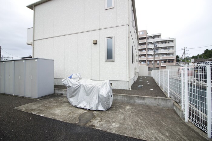 物件外観写真4　(駐輪場)