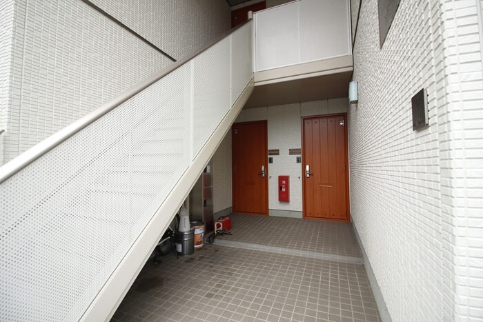 物件外観写真5　(エントランス部分)