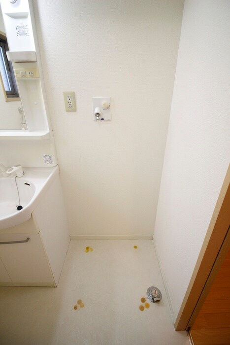 物件内観写真15　(洗濯機置場)