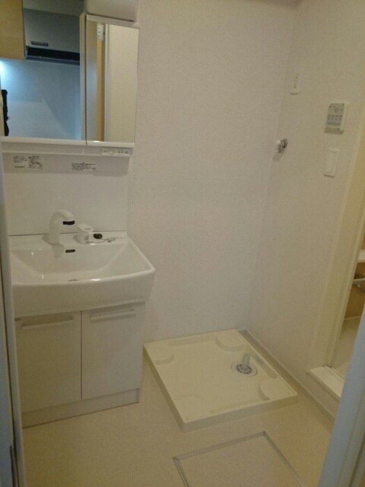 物件内観写真10　(洗濯機置場)