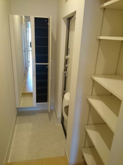 物件内観写真11　(廊下)